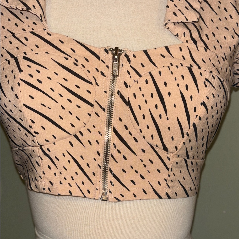 NASTY GAL Peach Printed Zip-Front Crop Top size small - Picture 2 of 8